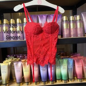 ♥️32B Victoria's Secret Scarlet Lace Corset details missing 2 bottom hangers